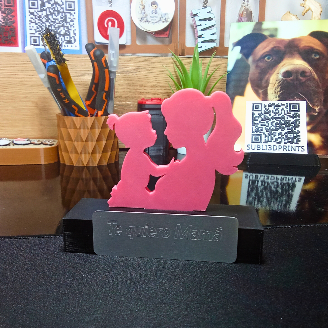 Trofeo 3D "Te quiero mamá" con placa grabada