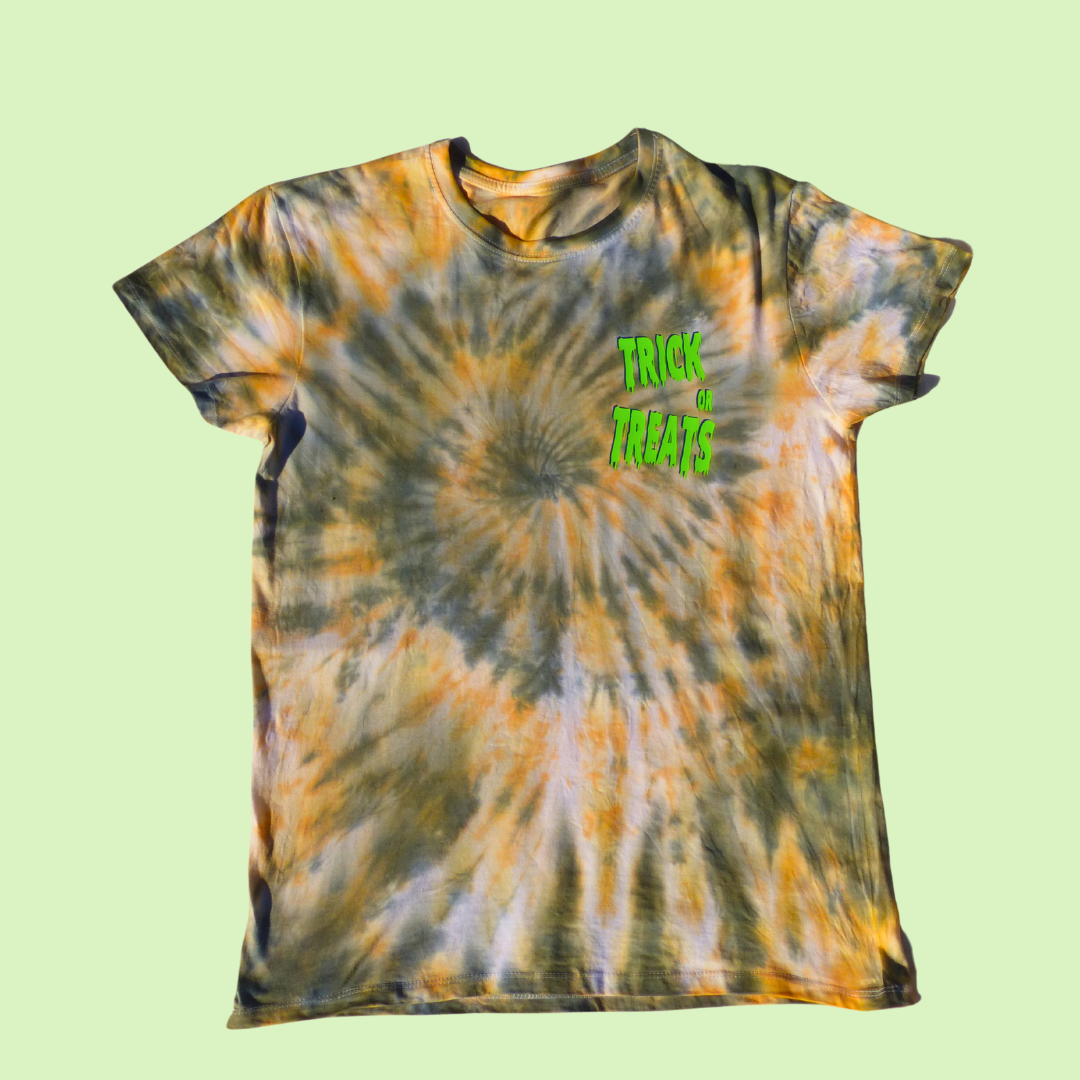 Camiseta Tye-Dye "Trick or treats"