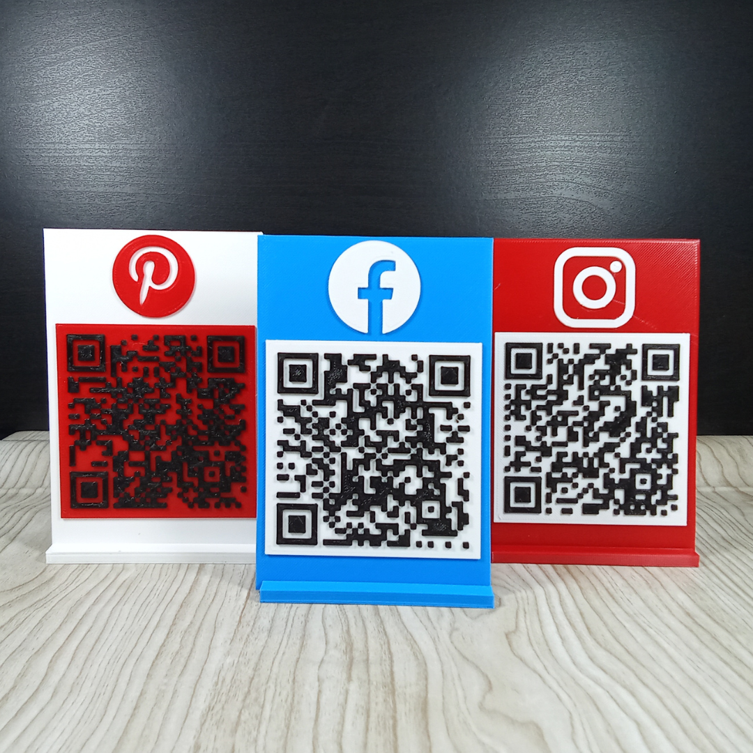 Placa expositor con código QR personalizable